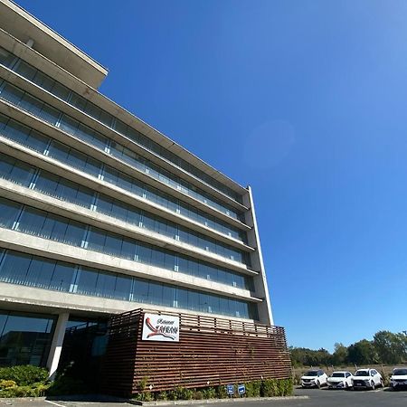 康塞普西翁佩特拉温德姆酒店 外观 照片 The headquarters of the National University of Quilmes, in Bernal, Buenos Aires Province.
