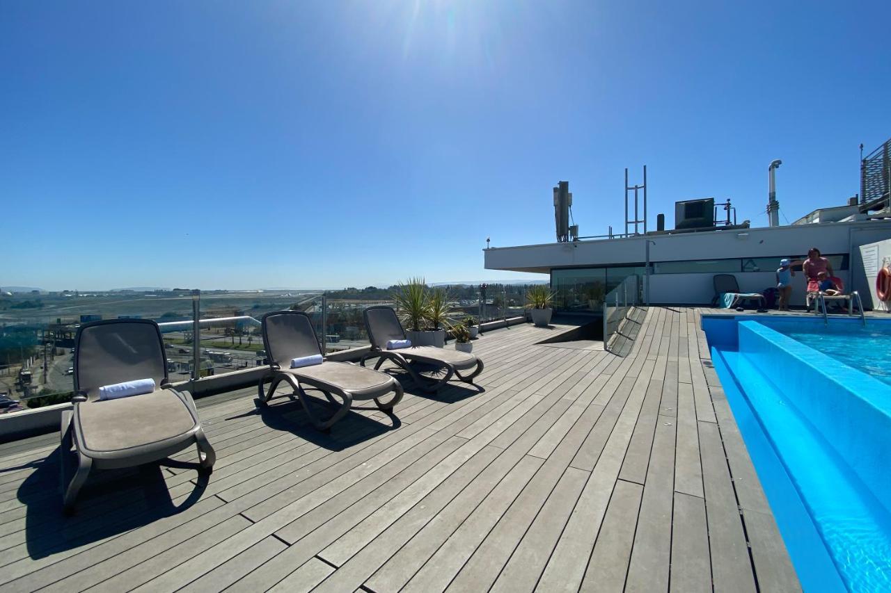 康塞普西翁佩特拉温德姆酒店 外观 照片 Rooftop pool at the hotel