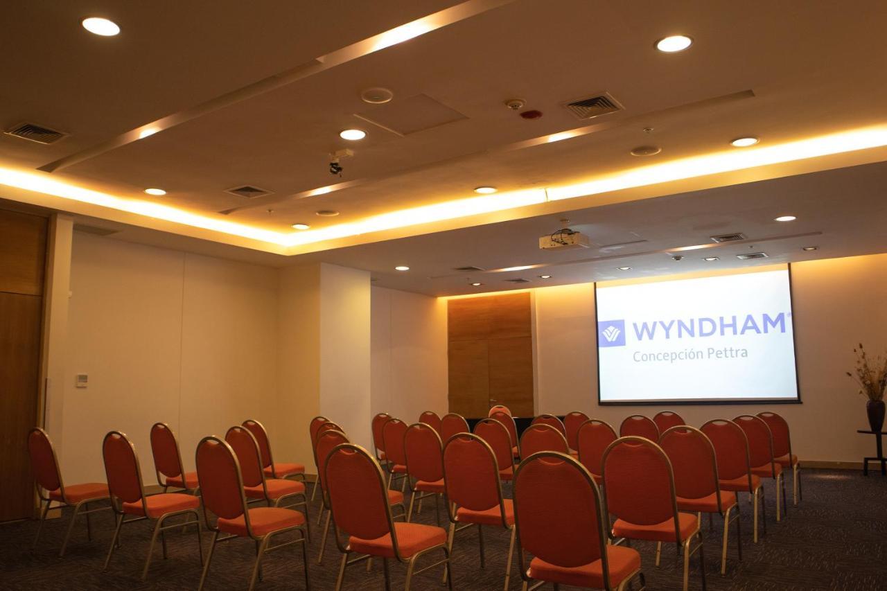 康塞普西翁佩特拉温德姆酒店 外观 照片 A meeting room at the hotel