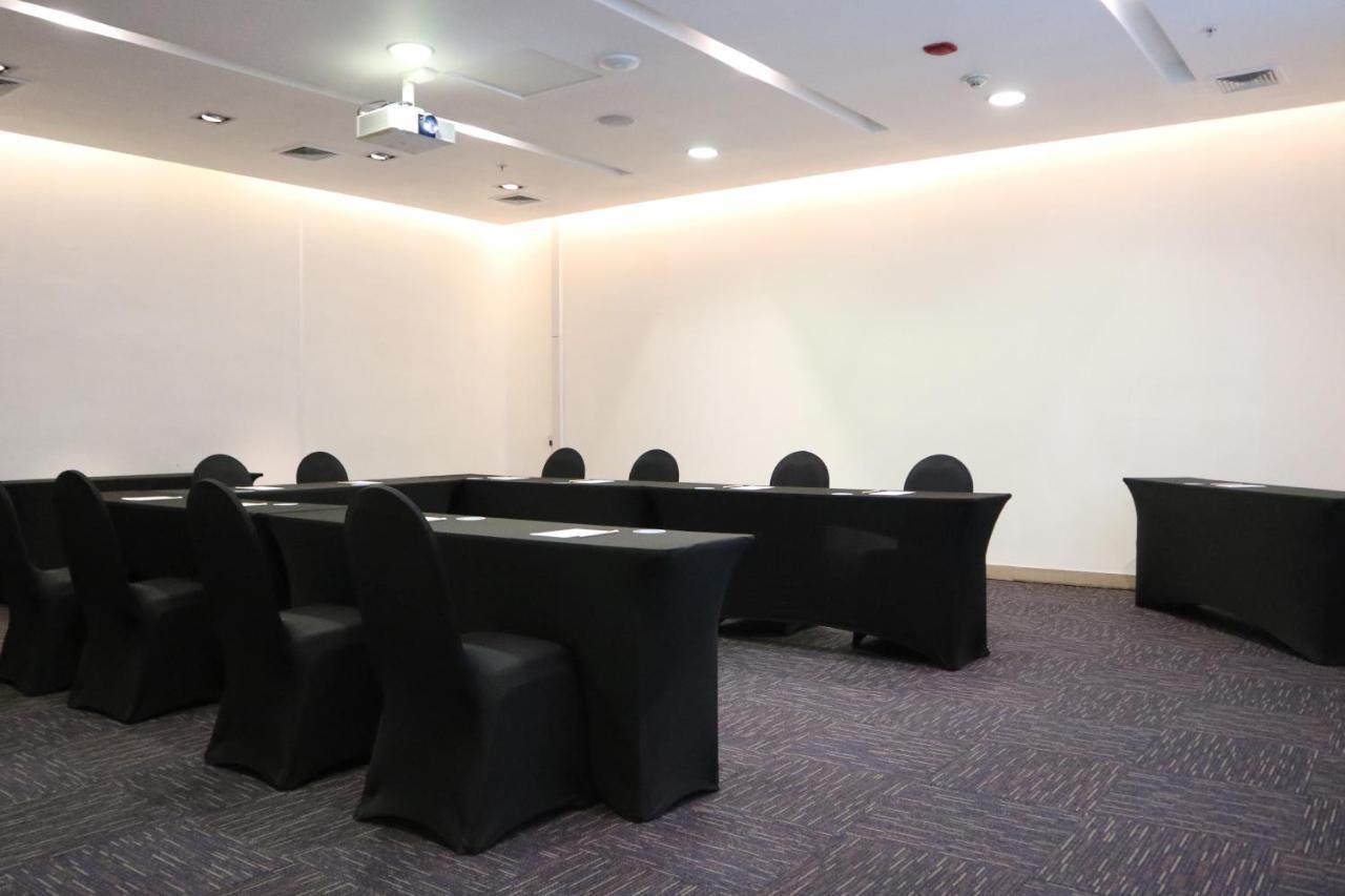 康塞普西翁佩特拉温德姆酒店 外观 照片 A meeting room at the hotel