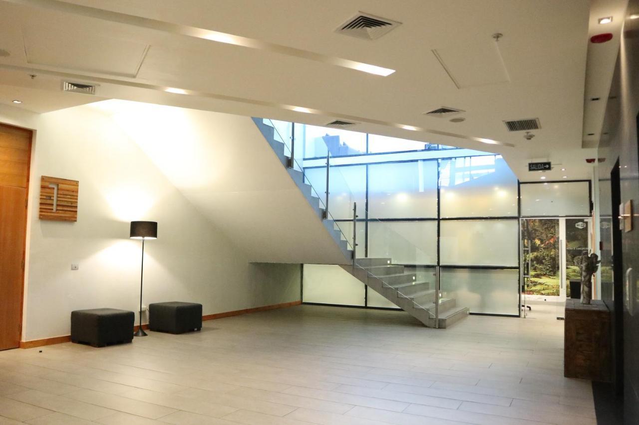 康塞普西翁佩特拉温德姆酒店 外观 照片 Interior of the library