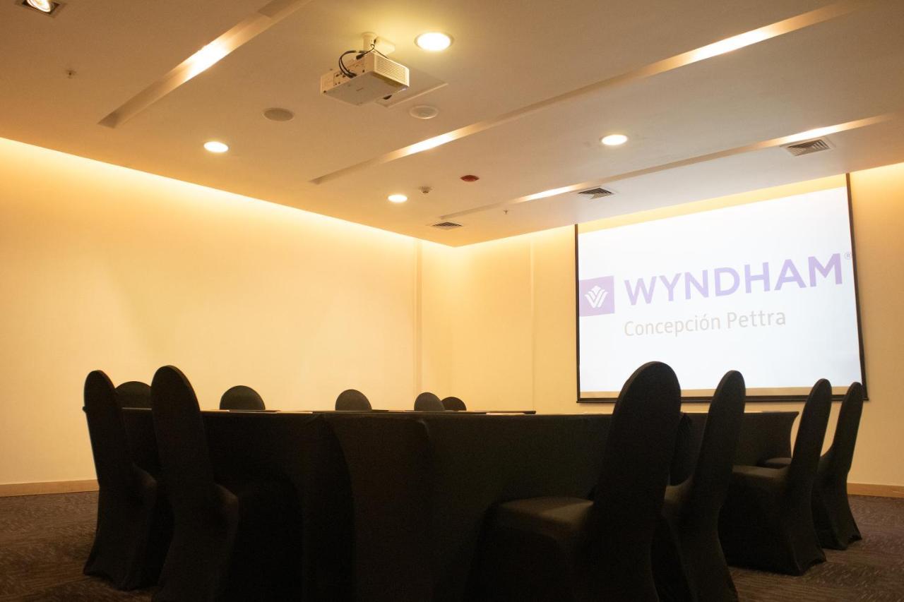 康塞普西翁佩特拉温德姆酒店 外观 照片 A meeting room at a hotel