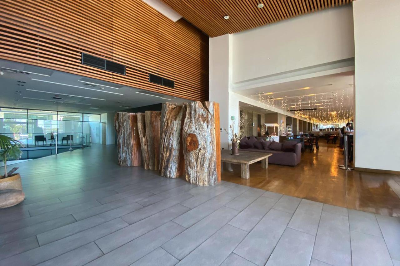 康塞普西翁佩特拉温德姆酒店 外观 照片 Interior of the lobby