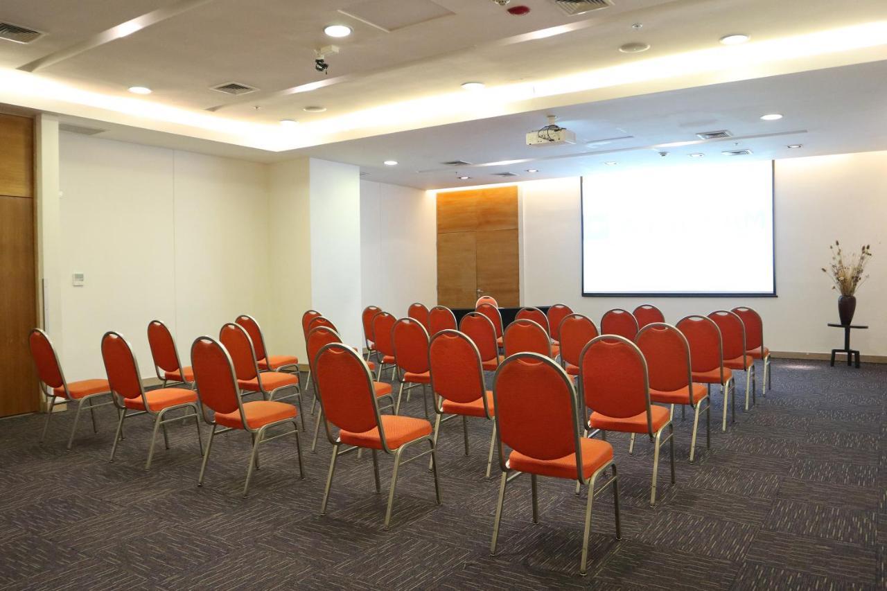 康塞普西翁佩特拉温德姆酒店 外观 照片 A typical meeting room